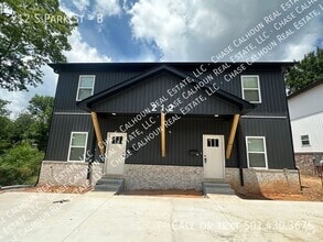 Building Photo - 212 S Park St