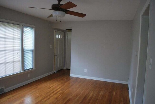Building Photo - 506 Emerson Dr