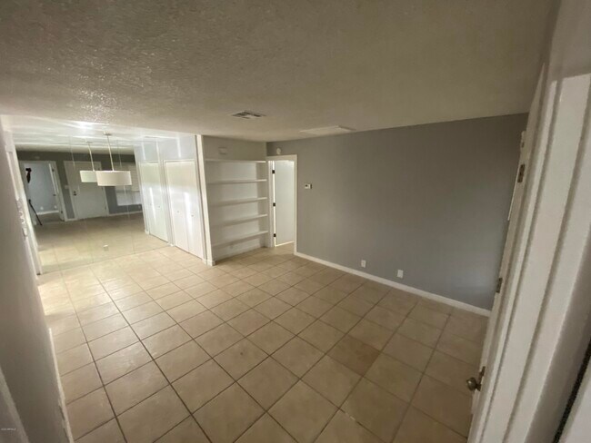 Building Photo - 9029 W Elm St