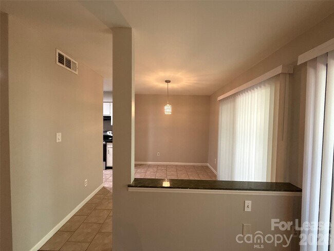 Foto del edificio - 11002 Harrowfield Rd