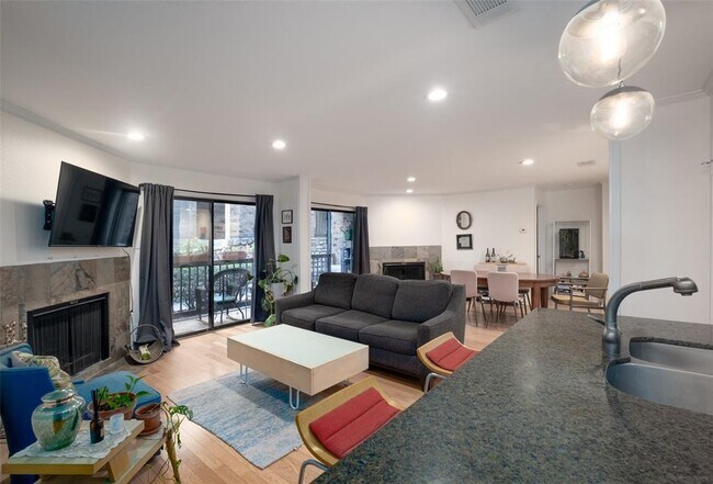 Building Photo - 8888 Tallwood Dr