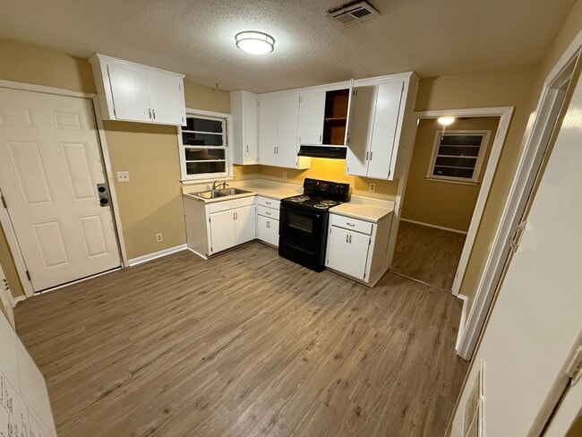 Foto del edificio - Charming 3 Bed/1.5 Bath Home in Montgomery, AL - $1325/mo