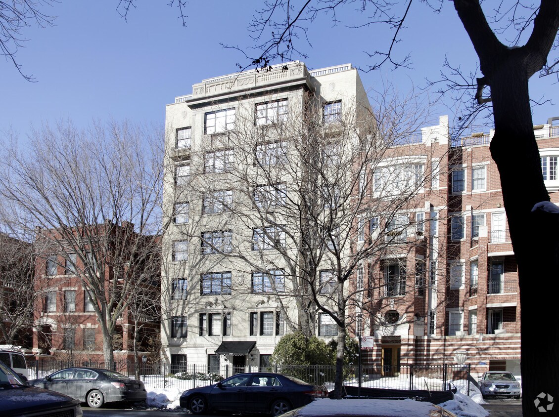 Building Photo - 444 W Belmont Ave