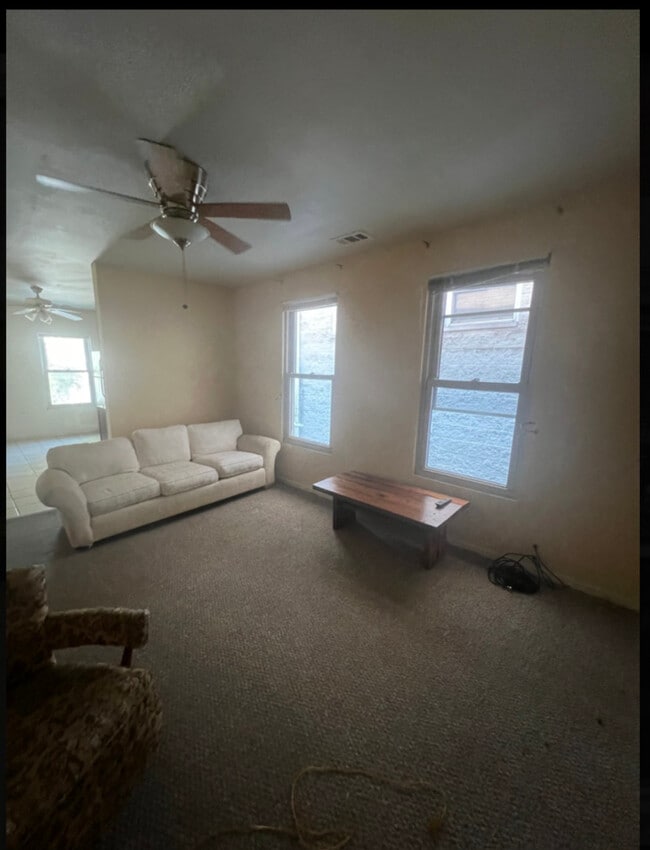 Foto del edificio - 821 N Hermitage Ave