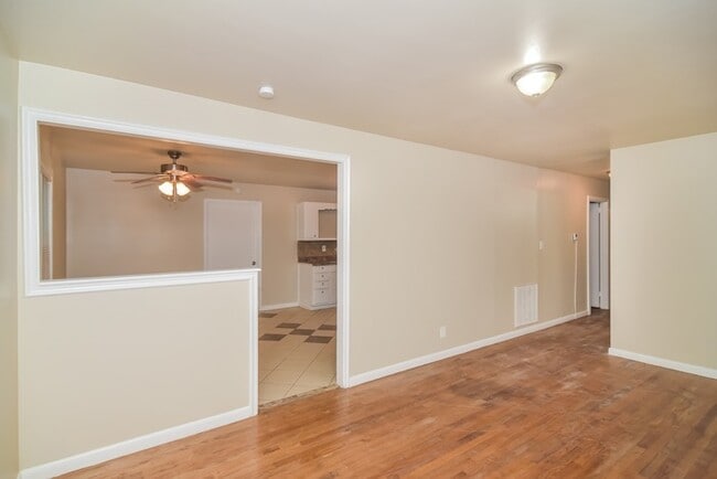 Foto del edificio - 1803 Canterbury Cir NW