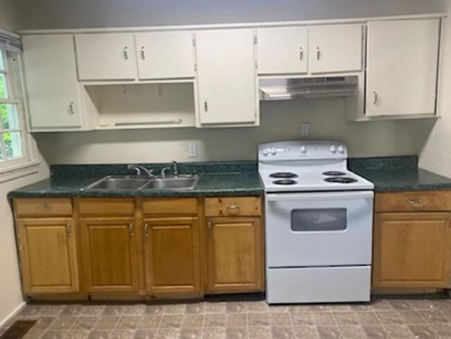 Building Photo - 3908 N Linden Dr