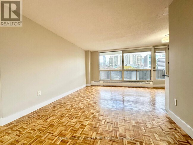 Building Photo - 666 Spadina Ave.