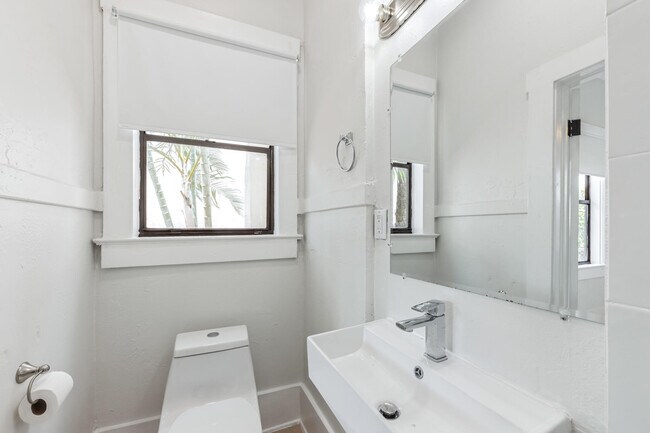 Building Photo - 424 Kanuga Dr
