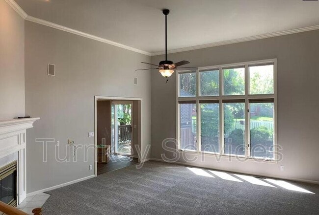 Building Photo - 803 Villa Plaza