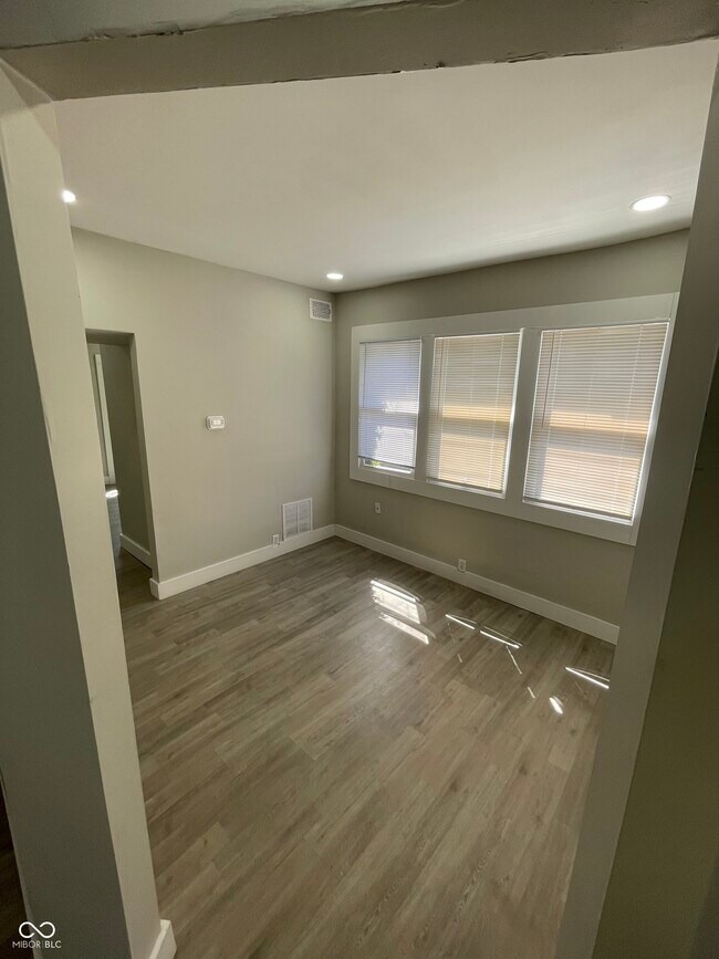 Foto del edificio - 321 E 31st St