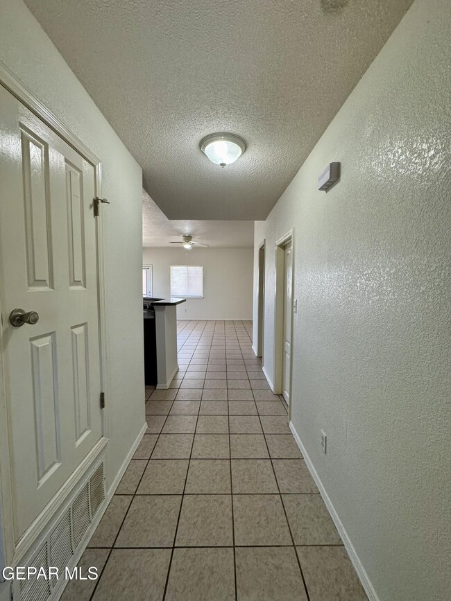 Building Photo - 5916 Cielo Del Rey Pl