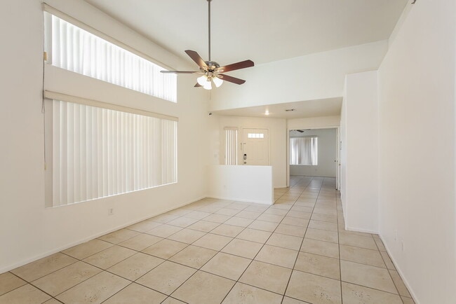 Foto del edificio - 6059 Evening View St