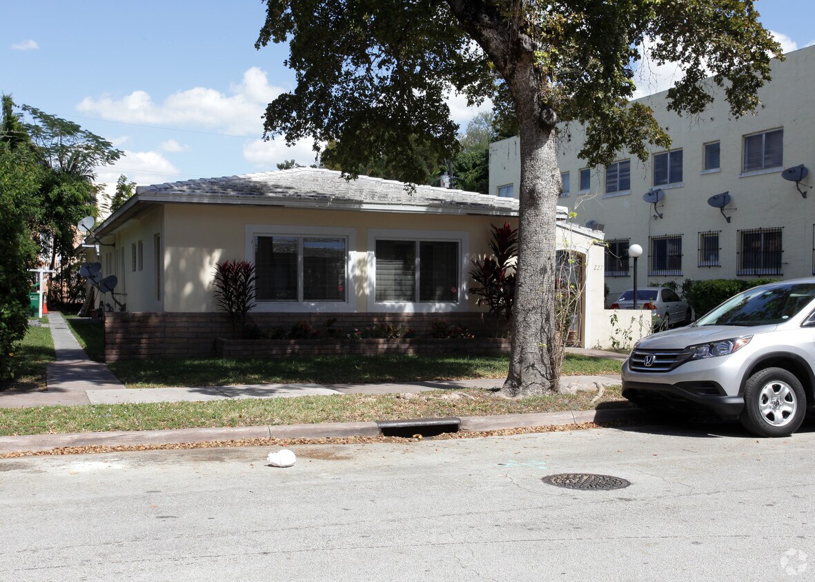 Building Photo - 227 Calabria Ave