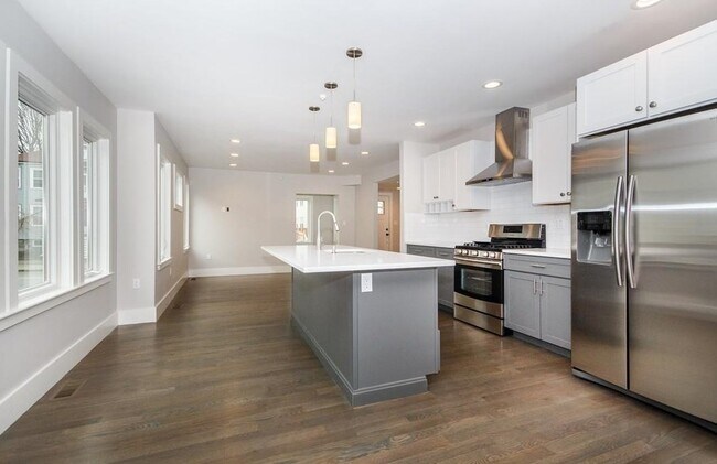 Building Photo - 491 Ashmont St