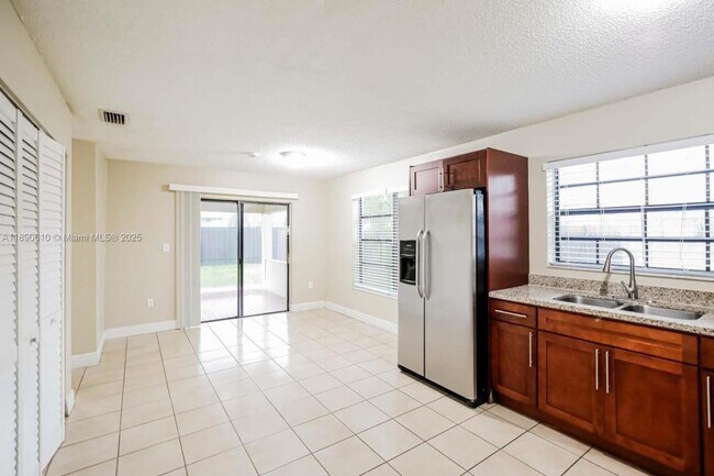 Foto del edificio - 20015 W Oakmont Cir