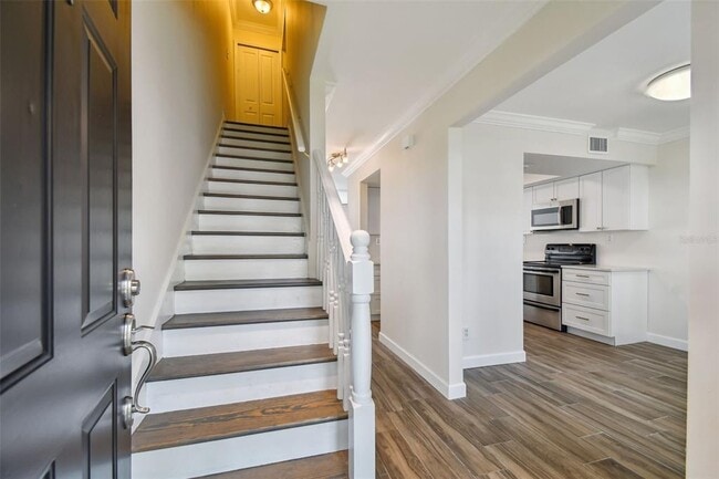 Building Photo - 408 S Arrawana Ave