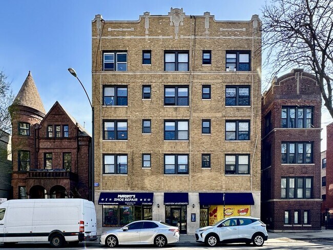 Building Photo - 653 W Belmont Ave