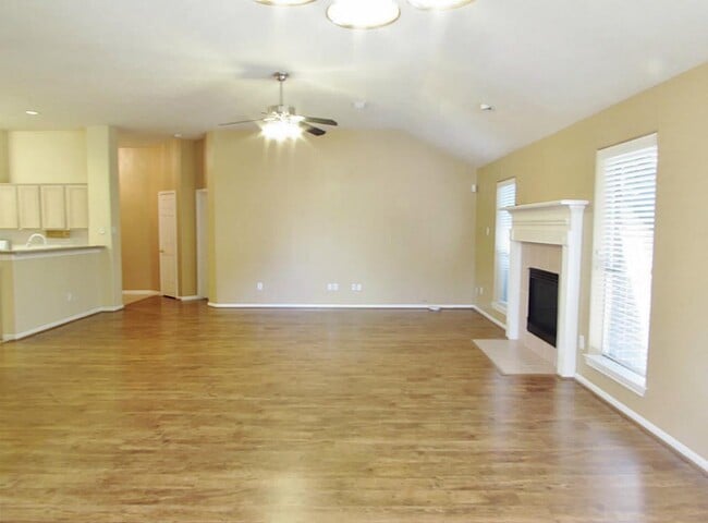 Building Photo - 5207 Bay Pines Dr