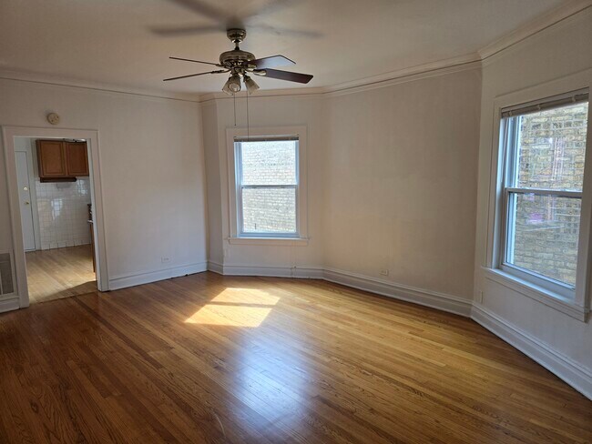 Foto del edificio - 6639 N Rockwell St