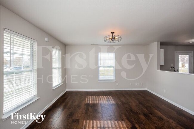 Building Photo - 10074 Golden Dr