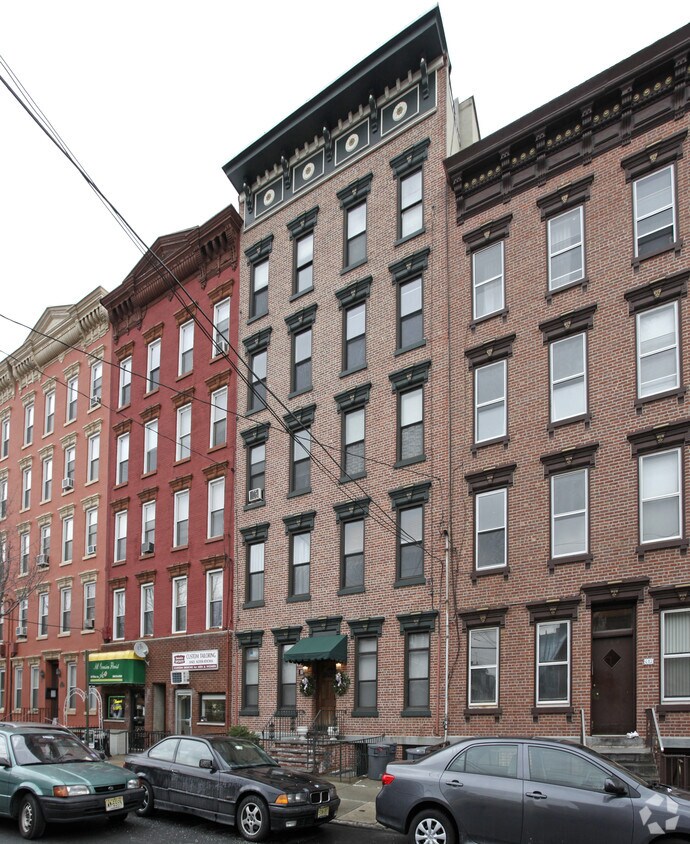 Building Photo - 615 Willow Ave