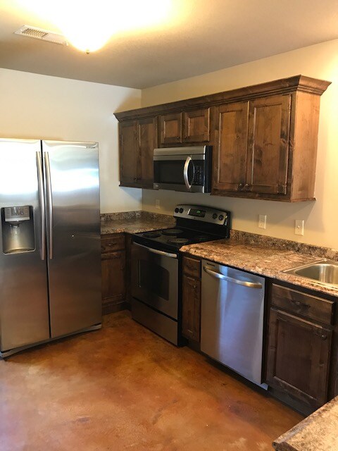 Foto principal - 1108 W Myrtle St