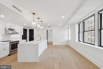 Building Photo - 135 S 19th St