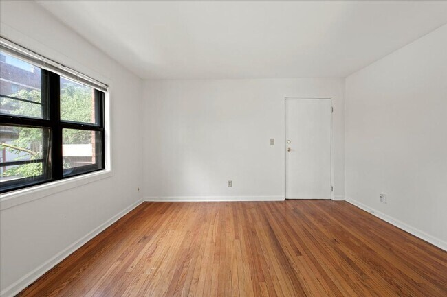 Foto del edificio - 306-306 E 19th St