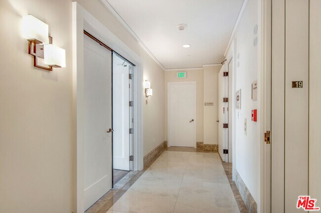 Foto del edificio - 1 W Century Dr