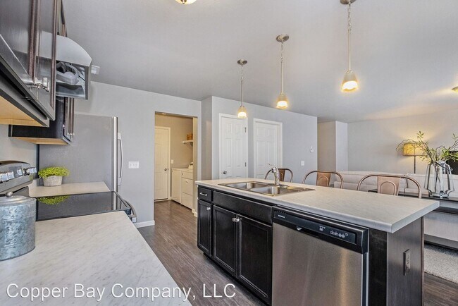 Building Photo - 3 br, 2 bath House - 1010 West Villas Drive