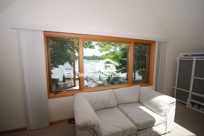 Foto del edificio - 2310 N Lake Dr