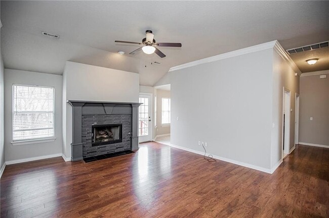 Building Photo - 2803 Foxwood Dr