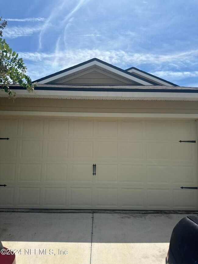 Foto del edificio - 8280 Meadow Walk Ln