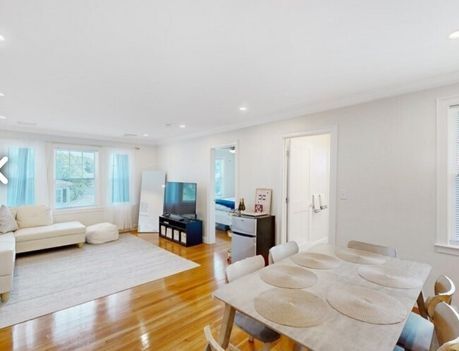 dining/living - 35 Crosby Rd