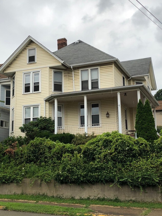 Primary Photo - 100 Maple Ave