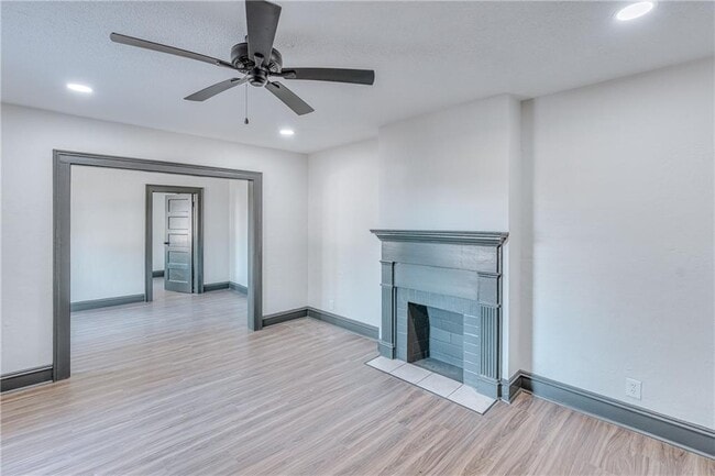 Building Photo - 561 Tuttle Ave