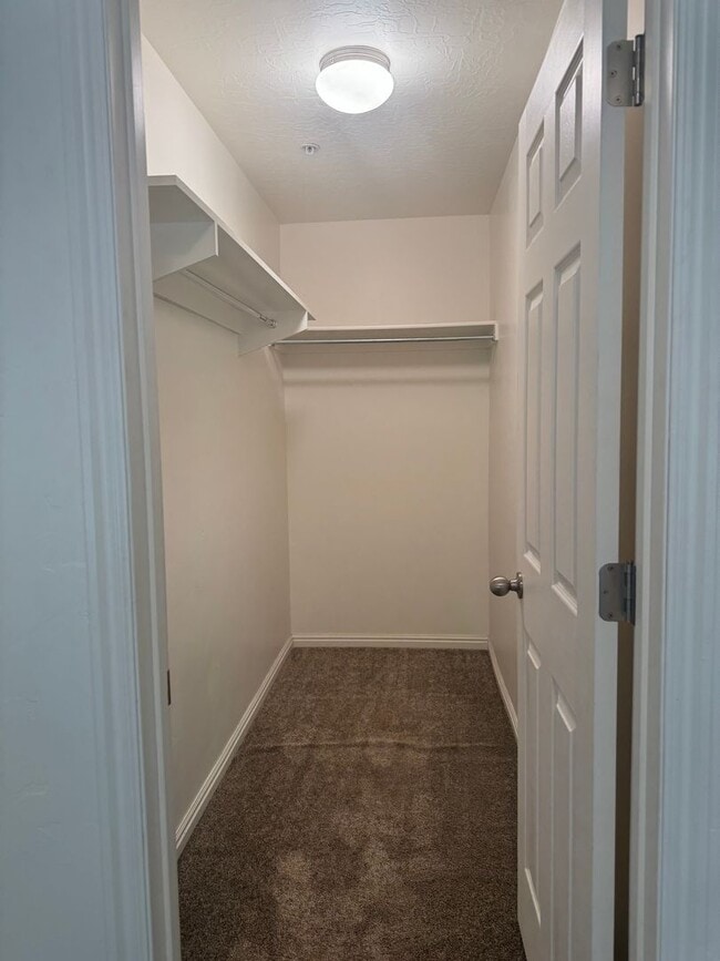 Building Photo - 727 E 1500 S