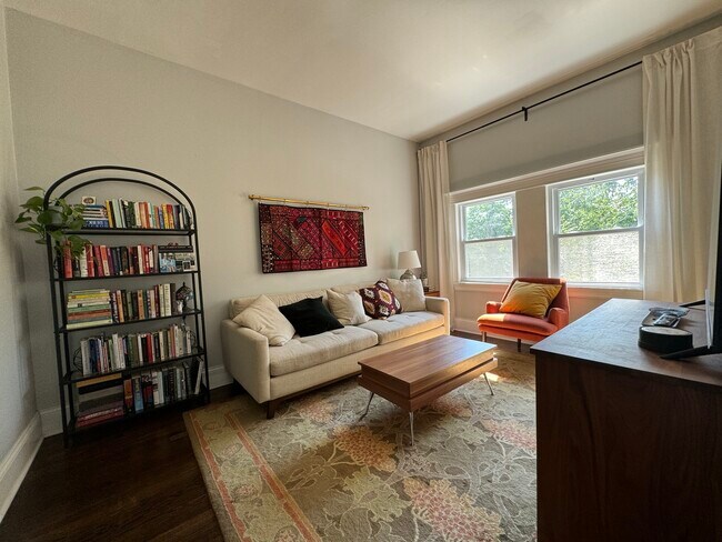 Foto del edificio - 1701 N Maplewood Ave