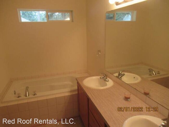 Building Photo - 3 br, 2 bath House - 8824 222nd St E
