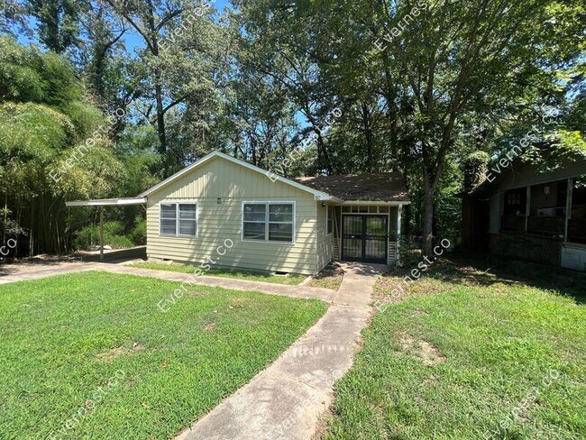 Building Photo - 801 Forest Ln