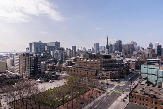 Building Photo - 540 Boul. de Maisonneuve E