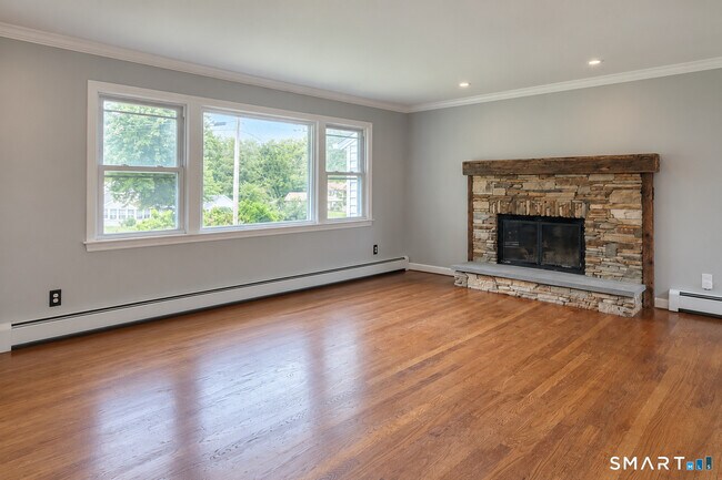 Building Photo - 54 Halsey Dr