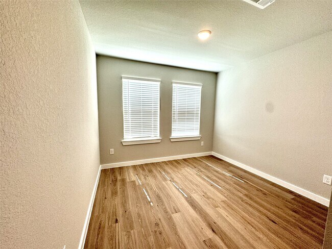 Building Photo - 8615 Jetty Glen Dr