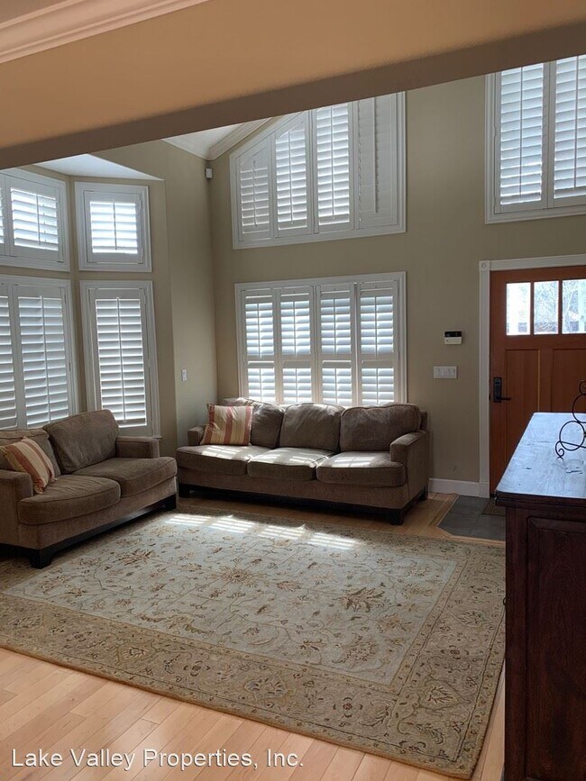 Foto del edificio - 4 br, 2.5 bath House - 751 Lassen Dr.