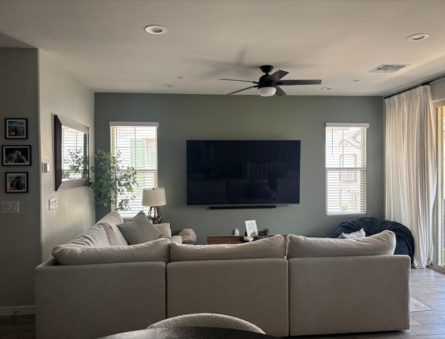 Building Photo - 4055 E Brisa Dr