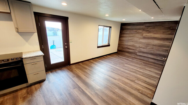 Foto del edificio - 3352 E Bridge St