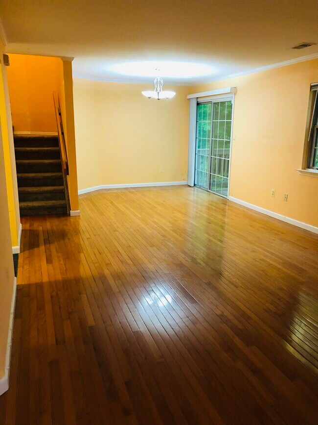 Foto del edificio - 6122 Cedar Ct