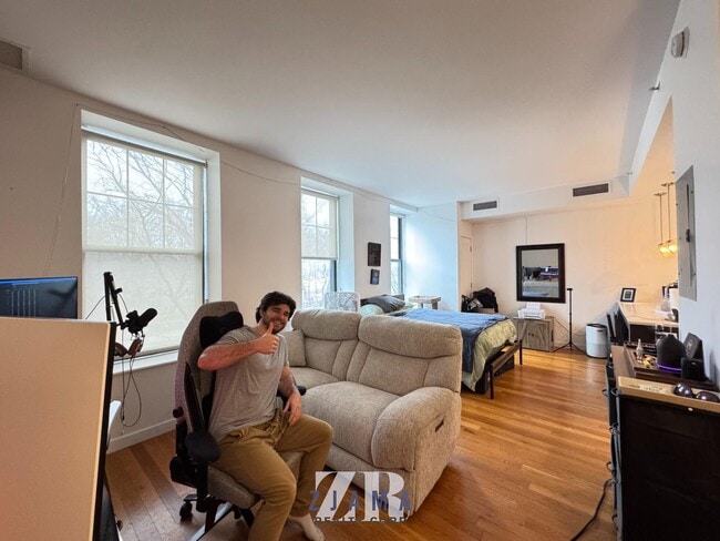 Building Photo - 123 Parkside Ave