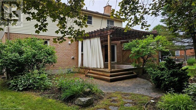 Building Photo - 15 Birchlawn Ave