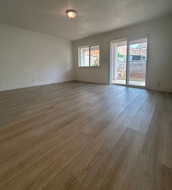 Building Photo - Beautiful & Spacious 5-Bedroom, 4-Bath Sin...